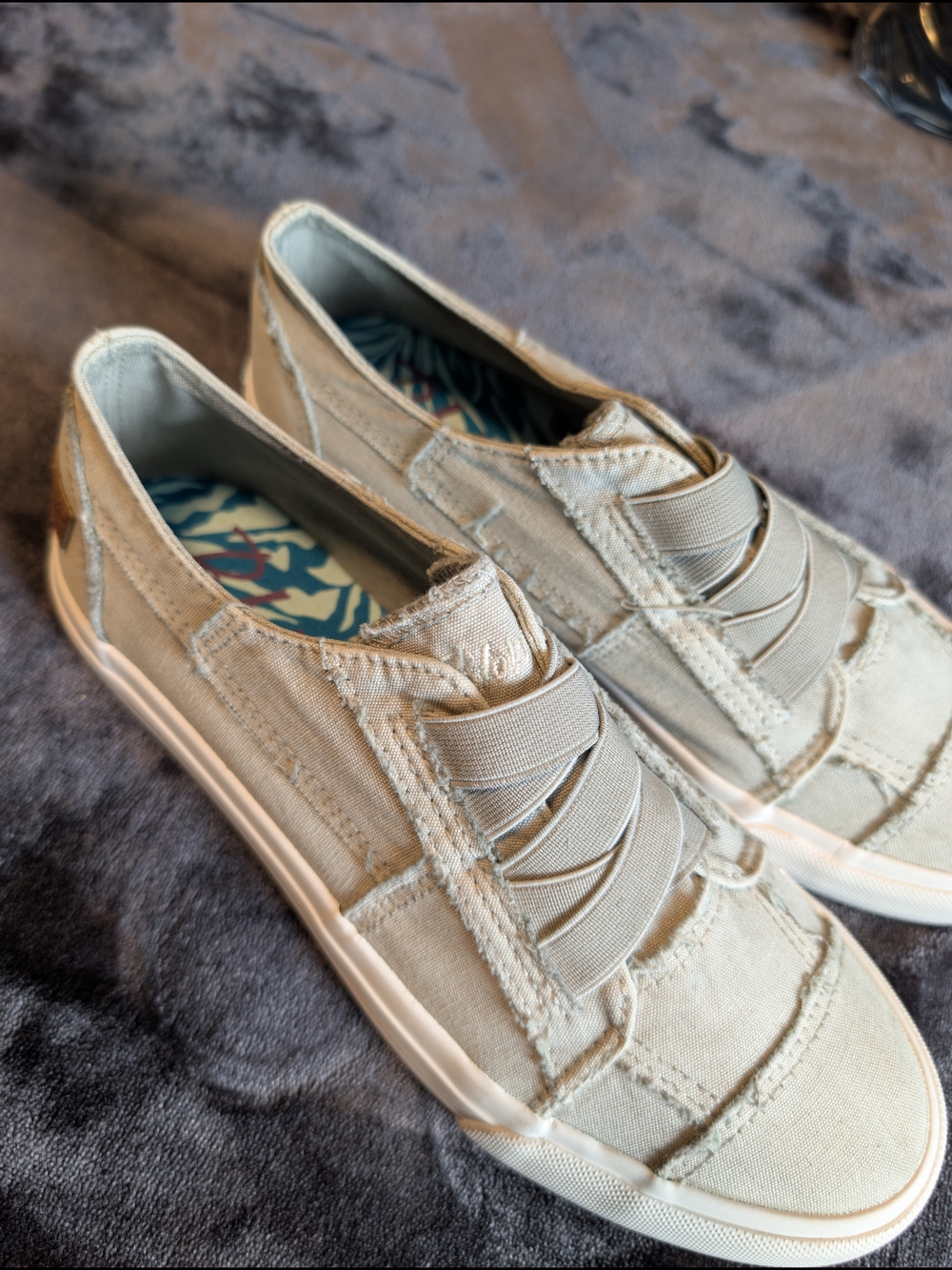 New Blowfish Malibu Slip-On Canvas Sneakers in Light Gray Size 7 1/2 Women's
